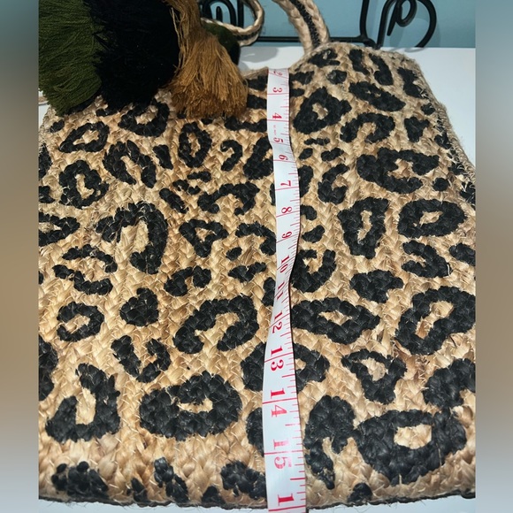 ‼️New America & Beyond Leopard Handwoven Jute Tan Tote with Tassels - Picture 9 of 9